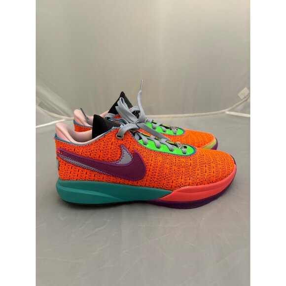 Nike lebron 20 chosen one orange basketball shoe GS size 7Y DQ8651 800